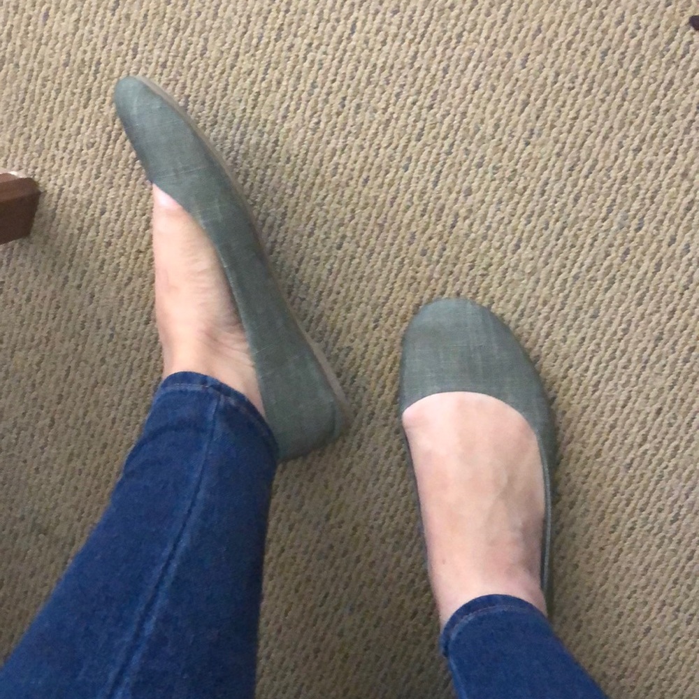 Women’s olive green flats !